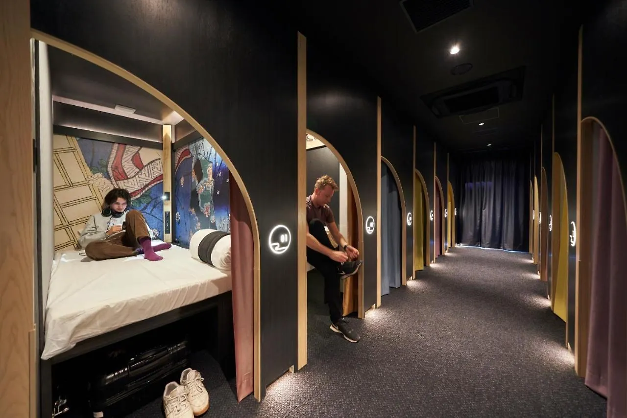 Resol Poshtel Tokyo Asakusa מלון קפסולה